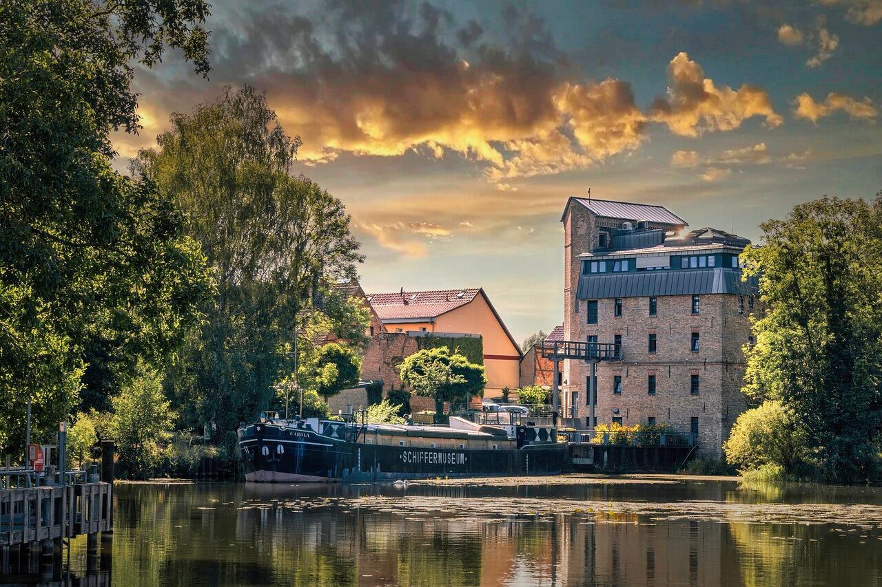 Sonnenuntergang in Zehdenick bei einem Fluss